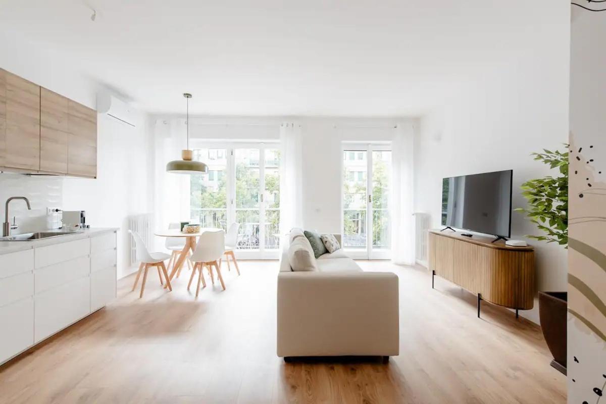 Luxury 2 Bedroom Apartament, Close To San Siro, Fiera And 10 Min Metro To Duomo Milan Exterior photo